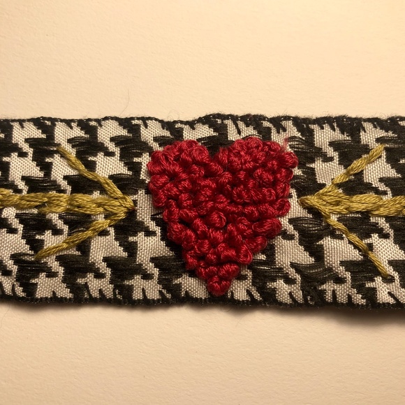 Cuff bracelet Houndstooth Embroidered hand-sewn Hand Crafted heart arrows hugs - Picture 4 of 11